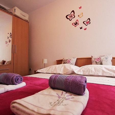 Apartments Filip ポドストラナ エクステリア 写真