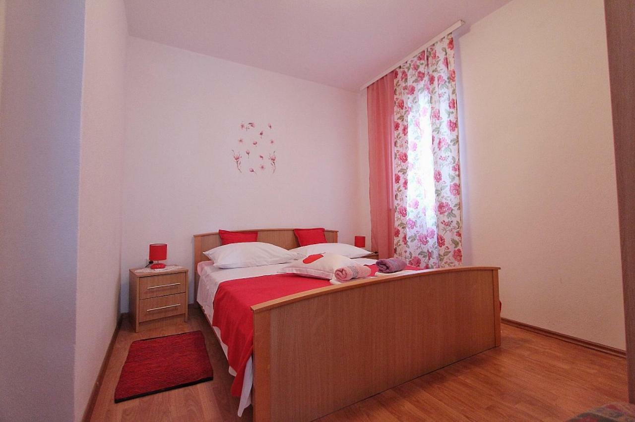 Apartments Filip ポドストラナ エクステリア 写真