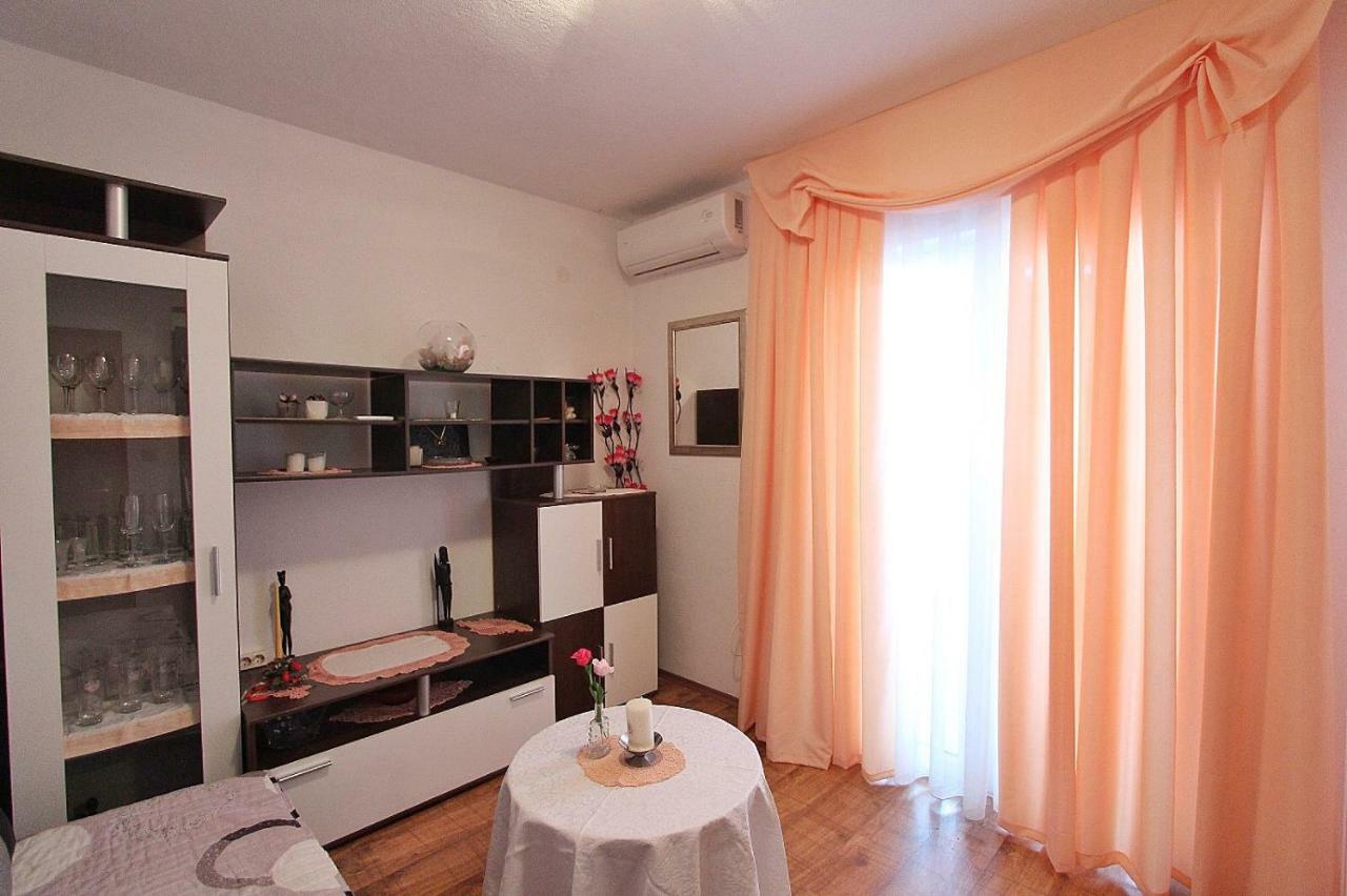 Apartments Filip ポドストラナ エクステリア 写真