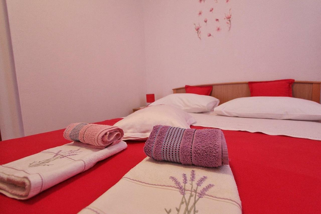 Apartments Filip ポドストラナ エクステリア 写真