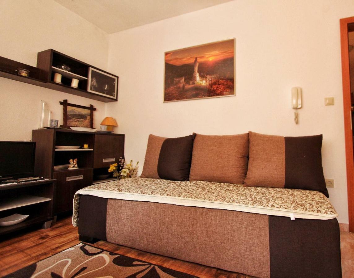 Apartments Filip ポドストラナ エクステリア 写真