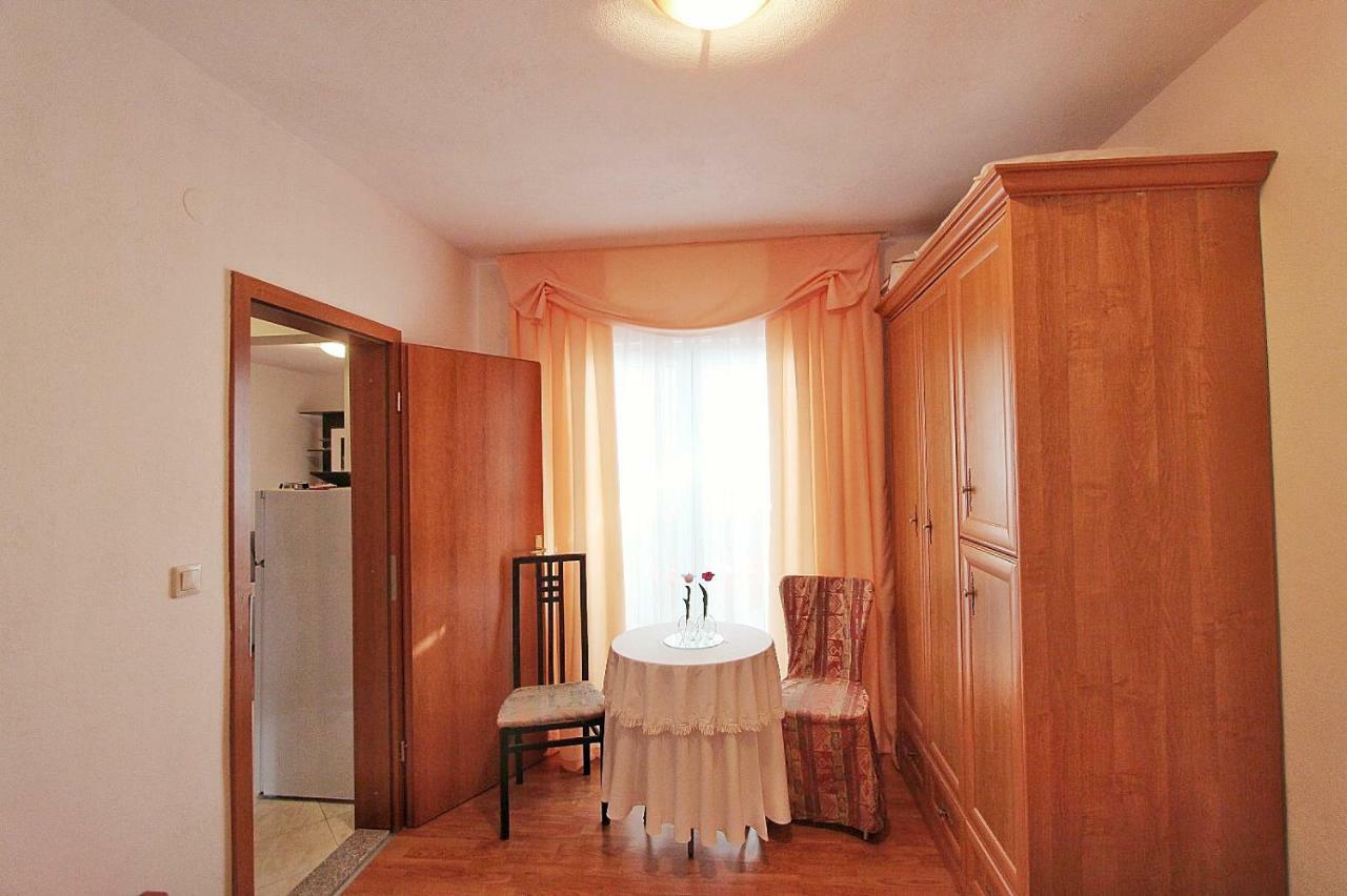 Apartments Filip ポドストラナ エクステリア 写真