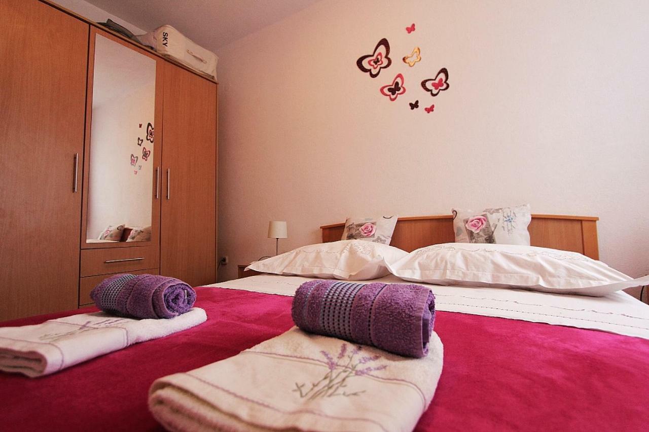 Apartments Filip ポドストラナ エクステリア 写真